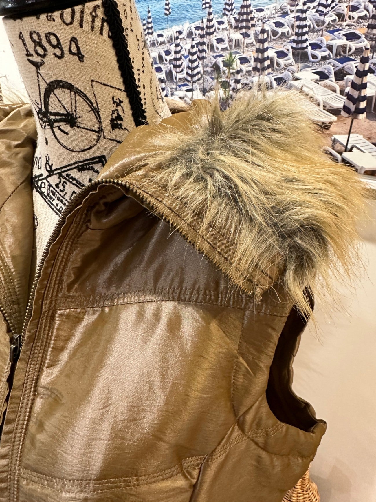 Vintage Vest Medium Brown / Gold w faux fur trim