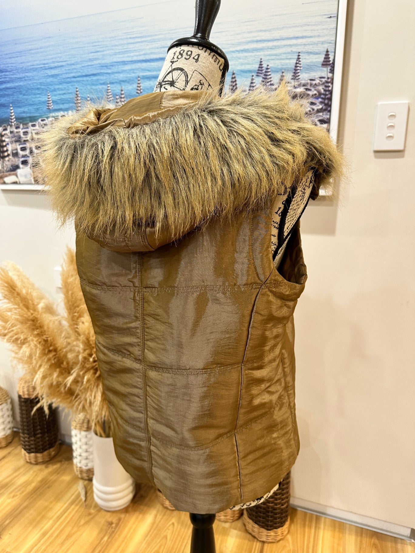 Vintage Vest Medium Brown / Gold w faux fur trim