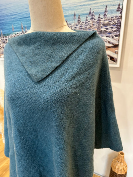 Waimate - Made in New Zealand - Poncho - One Size - 40% possum, 50% merino