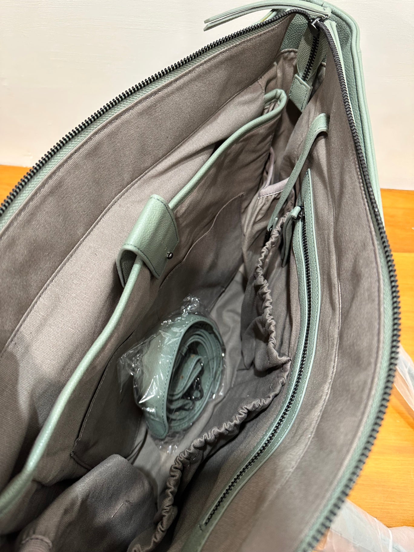 Audrey & Me Handbag Mint - NEW