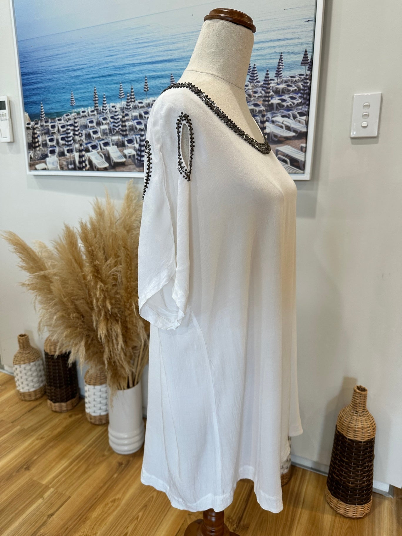 Blouse - Sleeveless w bead feature - Large