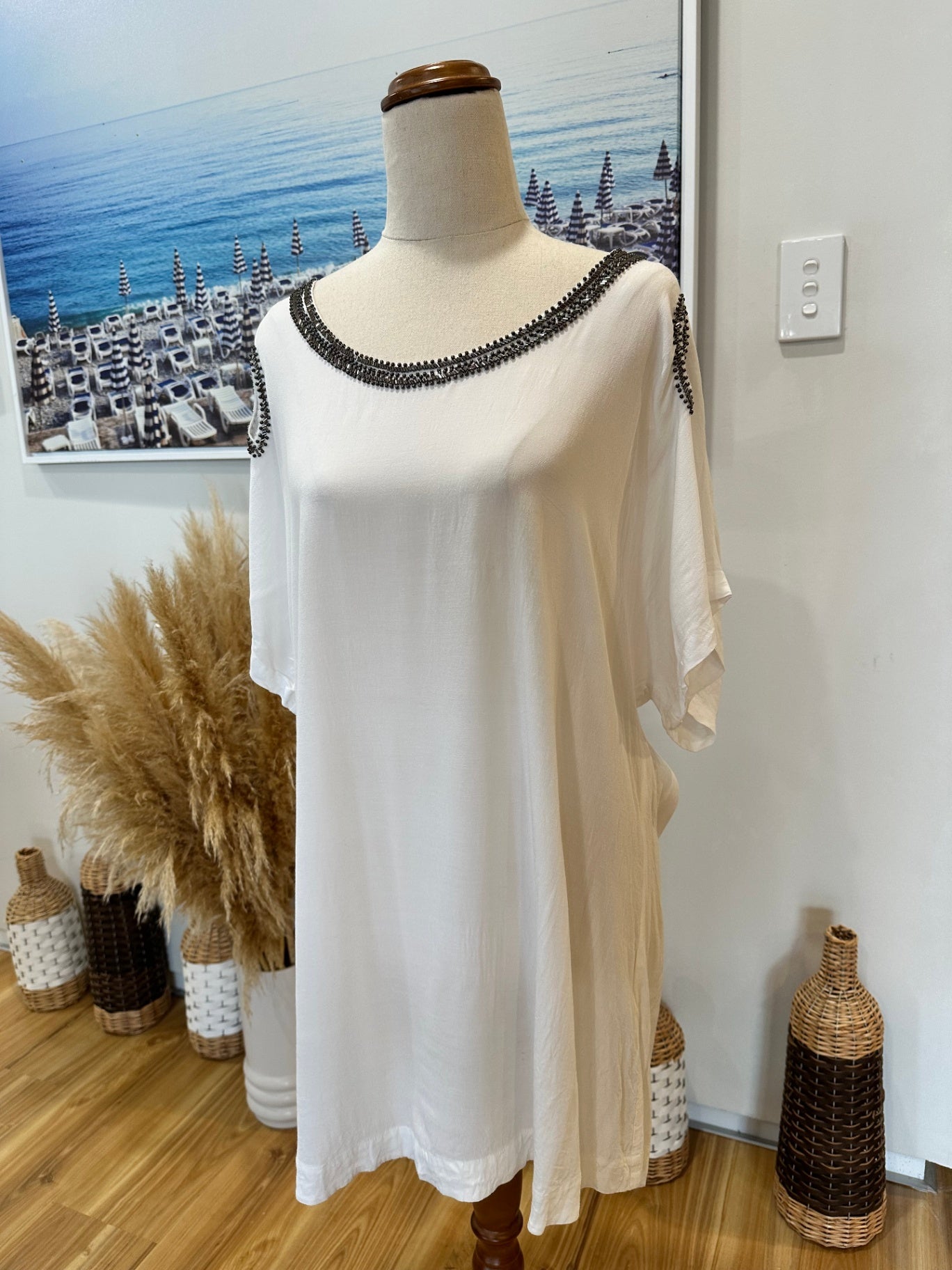 Blouse - Sleeveless w bead feature - Large