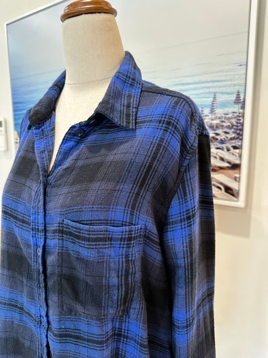 American Outfitters - Flannel Shirt - Medium Blue and black