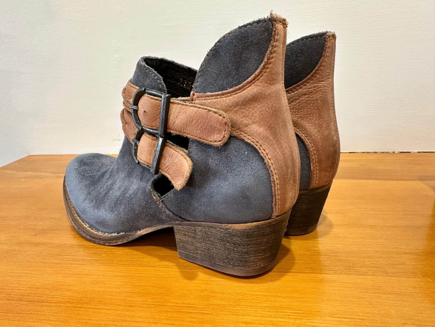 Rebels Footwear - Boots - Size 6.5 - Cognac and Dark Blue