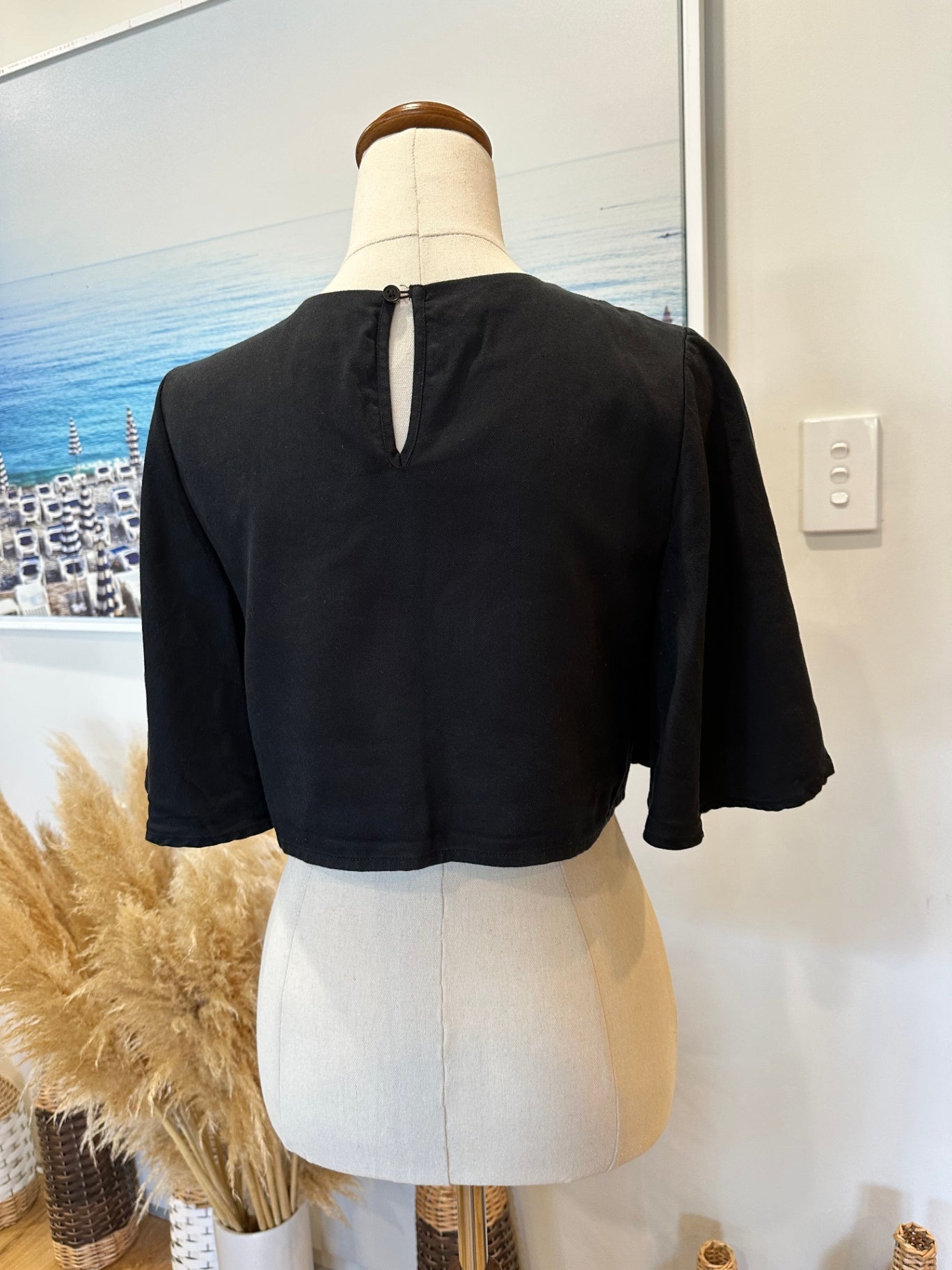 Country Road - Cropped Top w flowy sleeves - Size 10 - Black