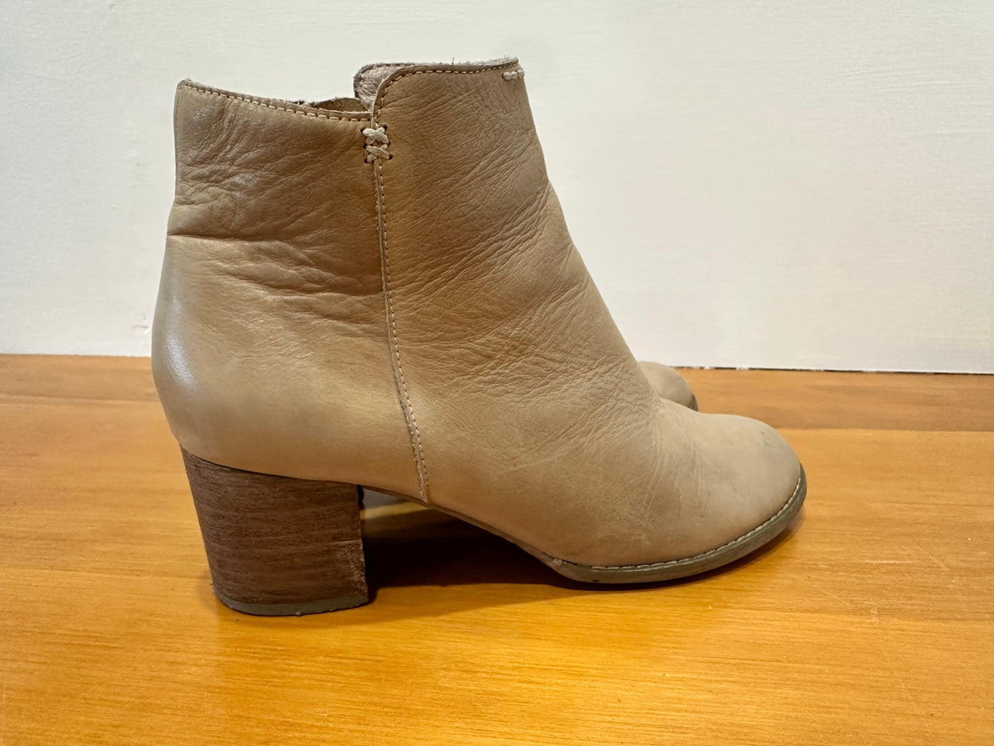 Django & Juliet Ankle Boots - Size 38 - Beige / Cream
