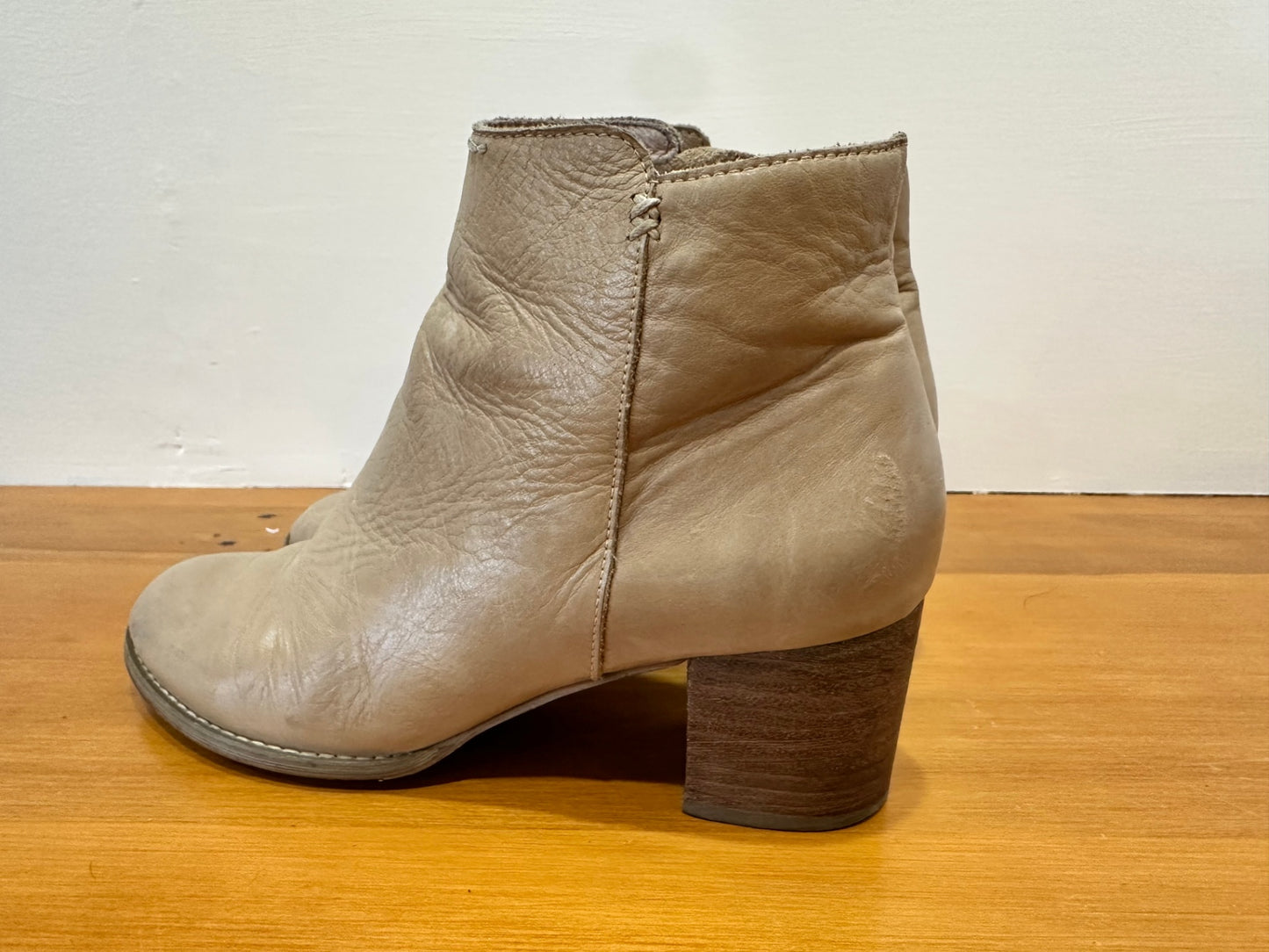 Django & Juliet Ankle Boots - Size 38 - Beige / Cream
