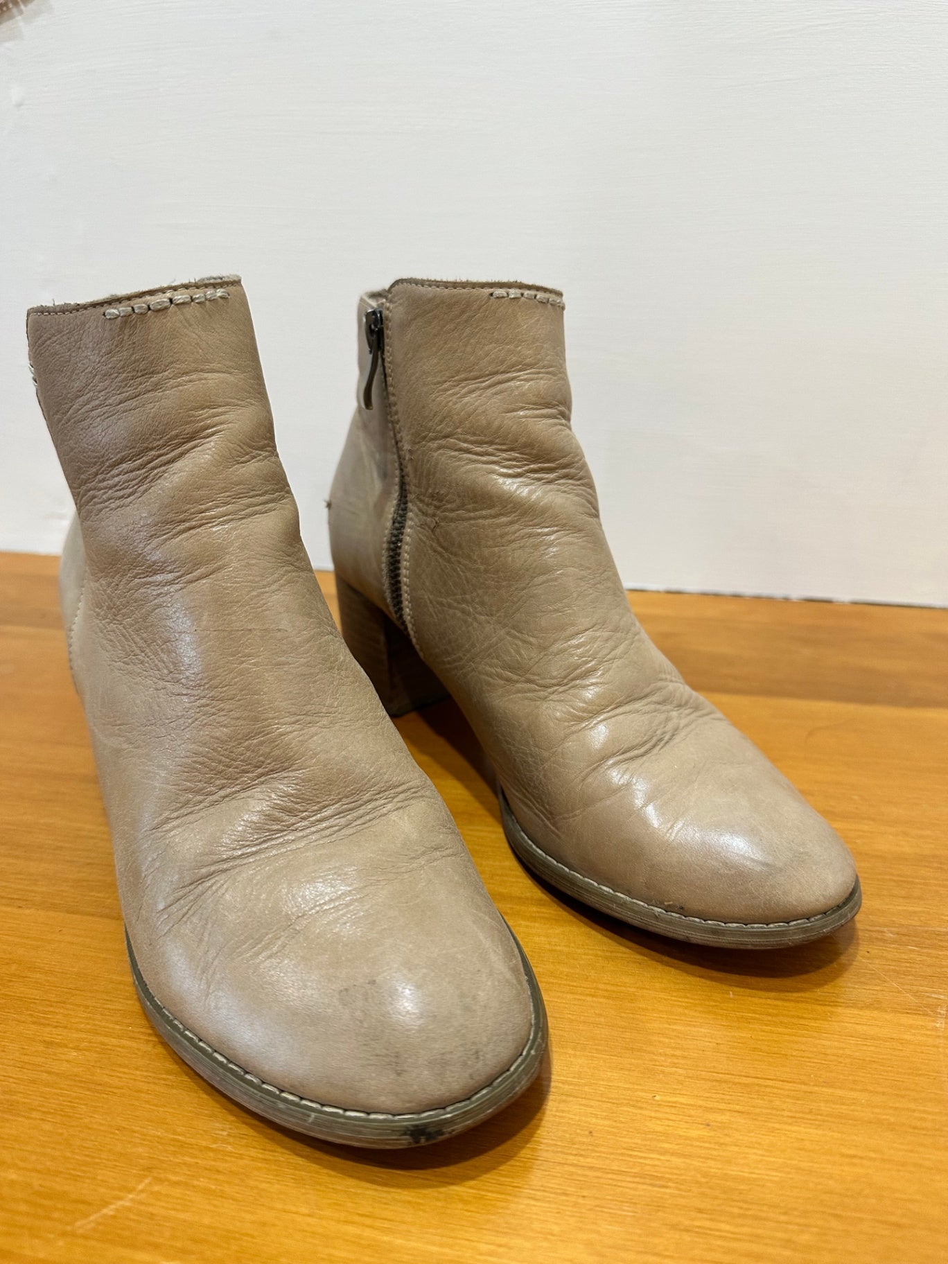 Django & Juliet Ankle Boots - Size 38 - Beige / Cream