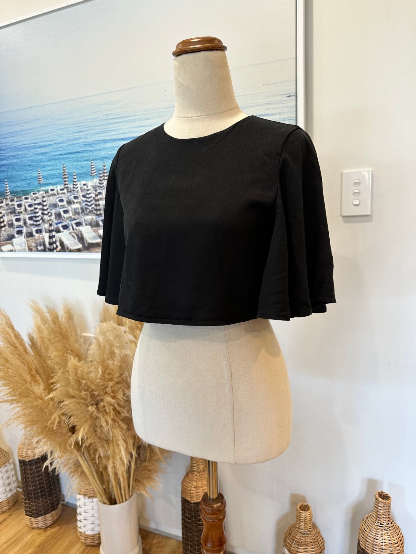 Country Road - Cropped Top w flowy sleeves - Size 10 - Black