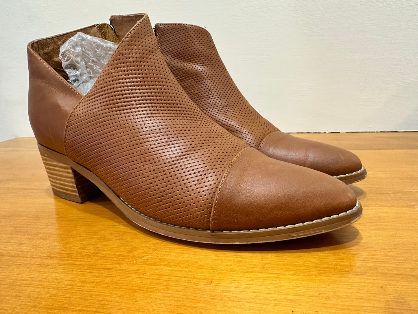 Oli - Ankle Boots - Size 10 - Tan Brown