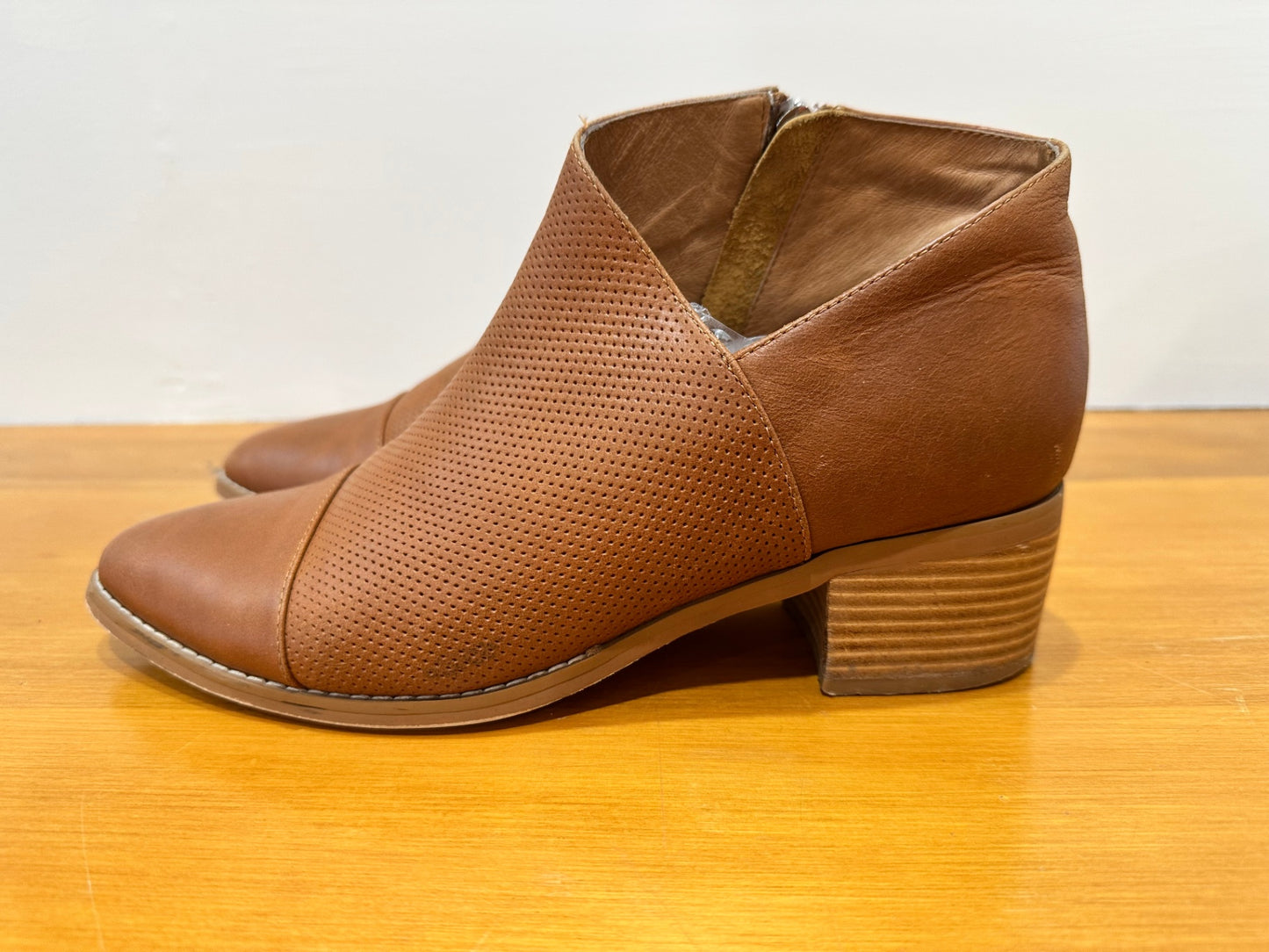 Oli - Ankle Boots - Size 10 - Tan Brown
