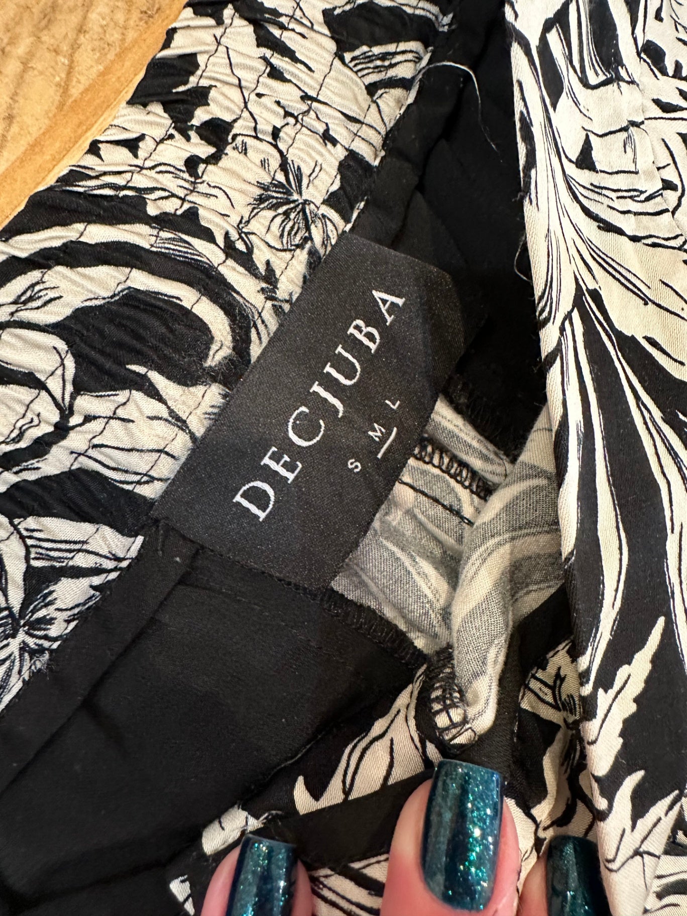 Decjuba - Wideleg Pants - Size Medium - Black and Beige Floral Print