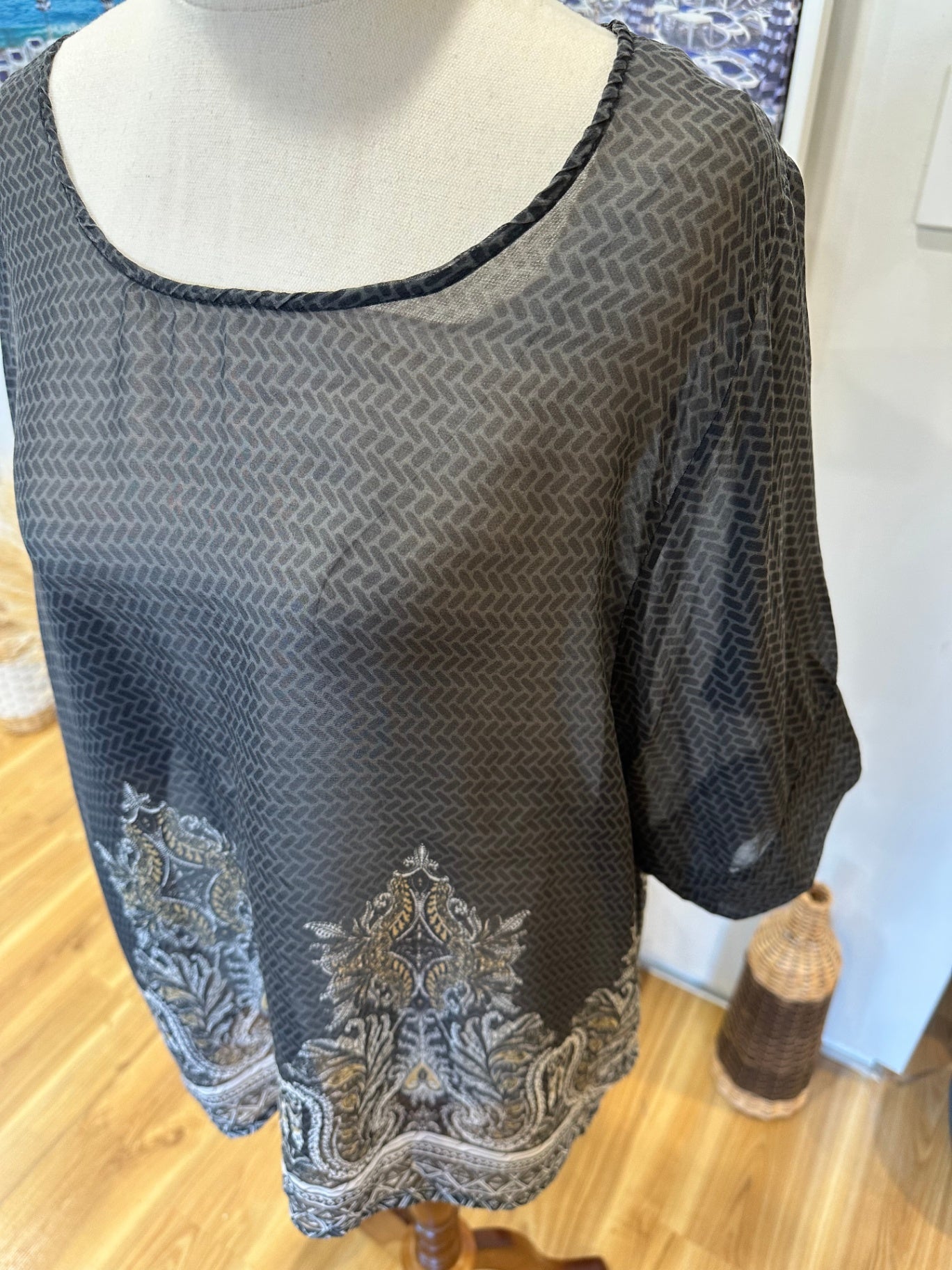 100% Silk Blouse - Size 16 - Black / White / Gold