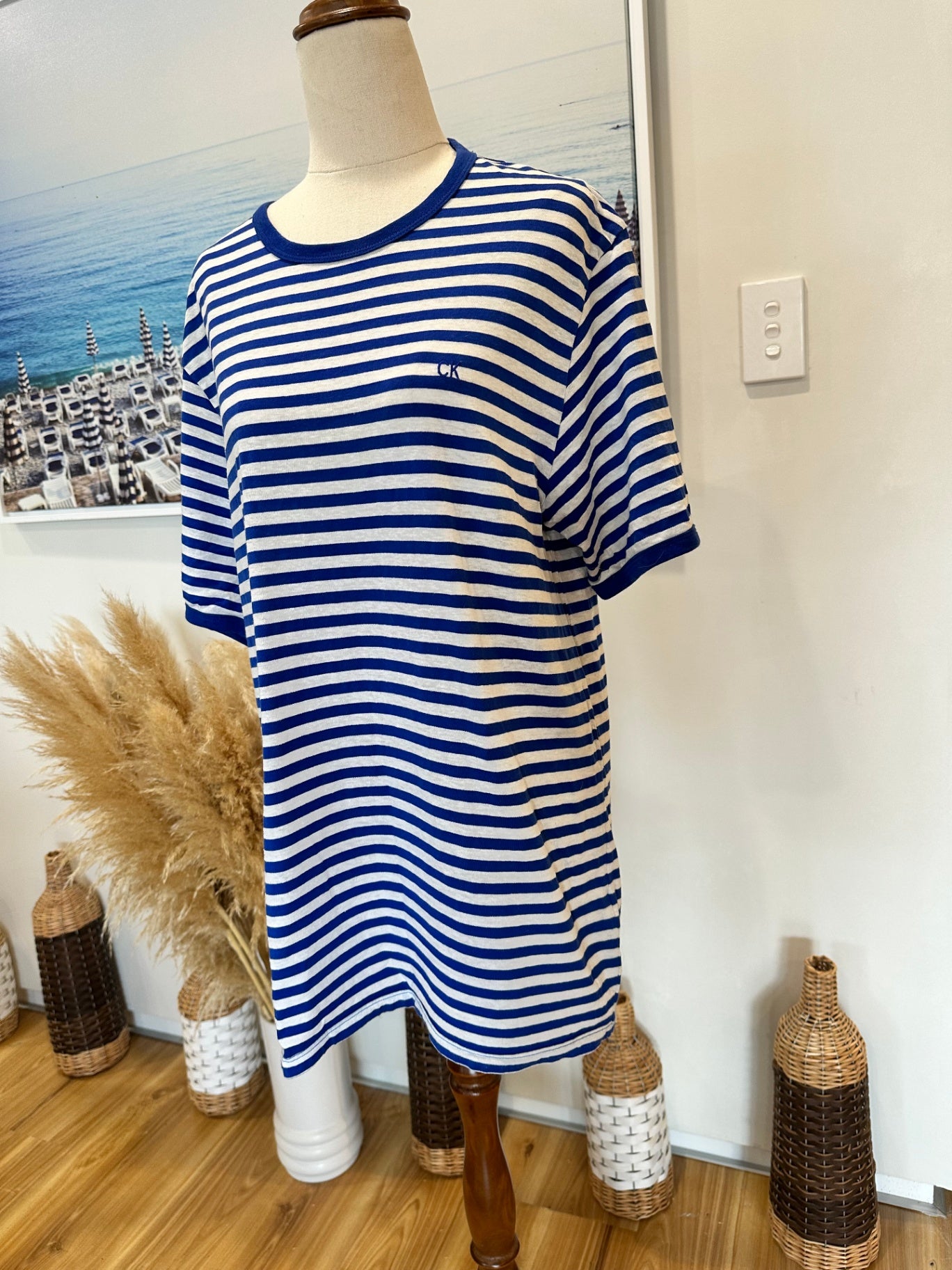 Calvin Klein - T-Shirt - Large - Blue and white striped