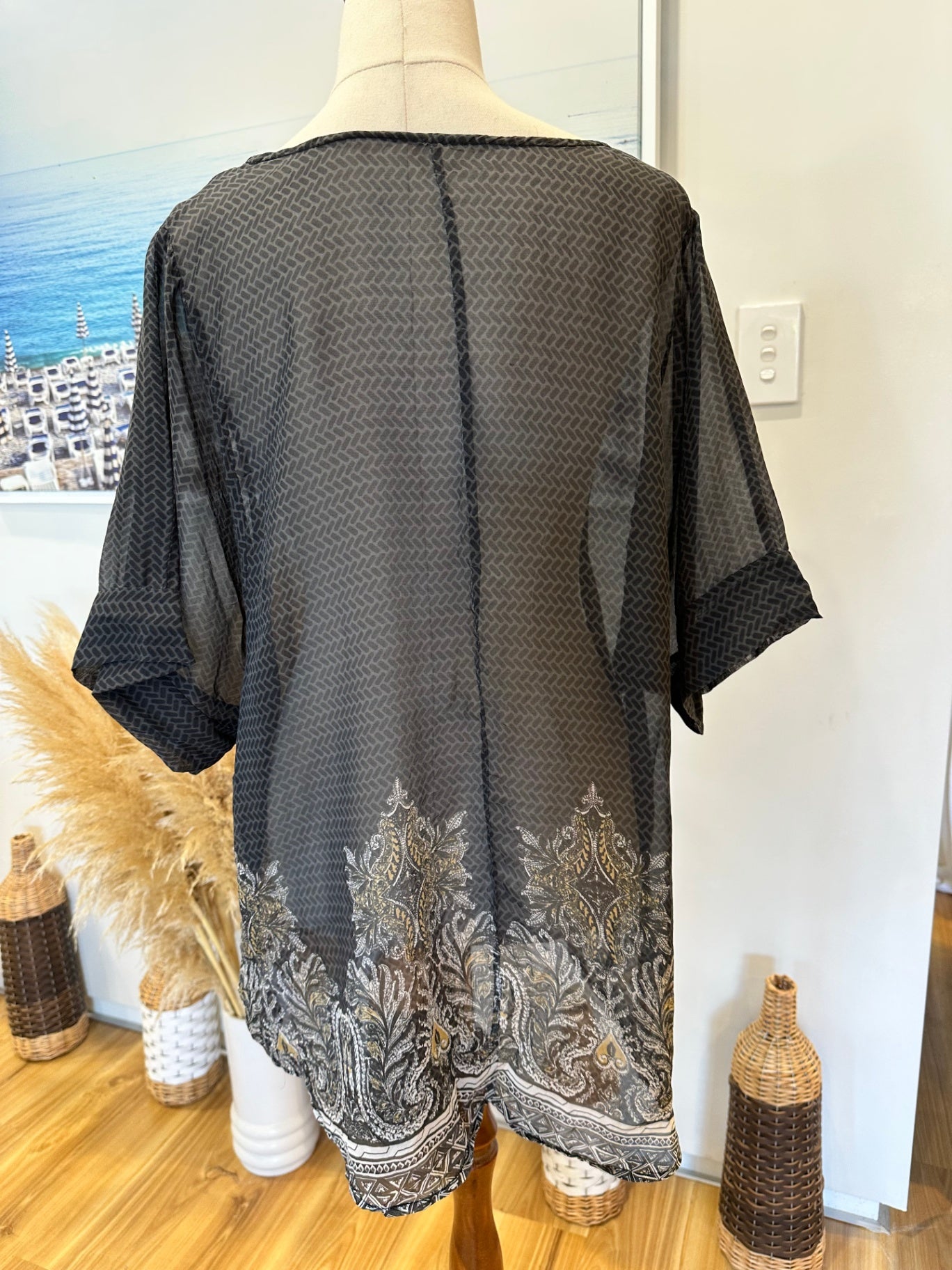100% Silk Blouse - Size 16 - Black / White / Gold
