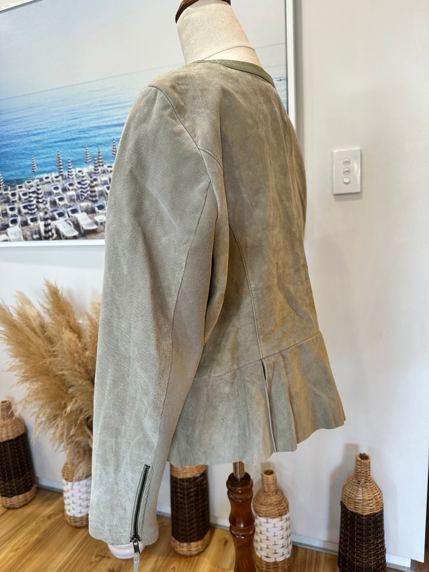 Sara - Crop Jacket - Size 16 - Sage Green