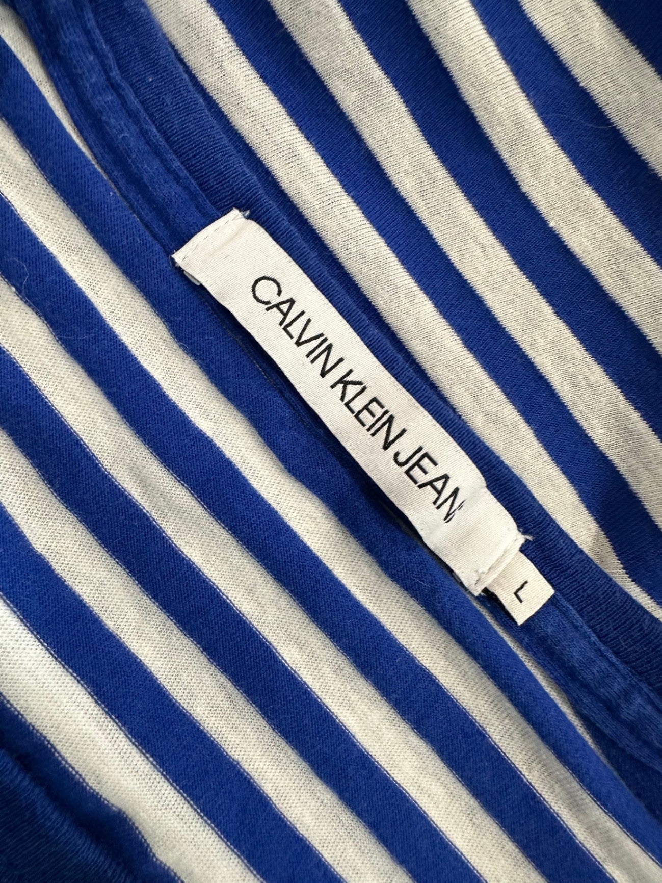 Calvin Klein - T-Shirt - Large - Blue and white striped
