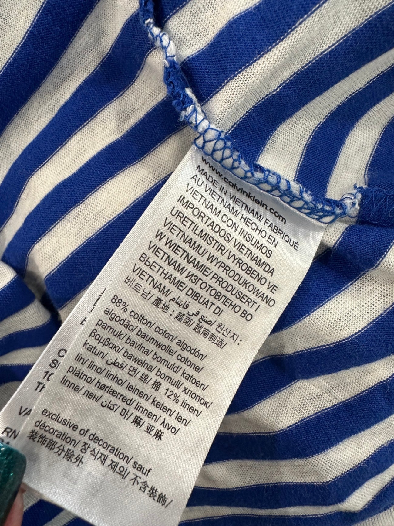Calvin Klein - T-Shirt - Large - Blue and white striped