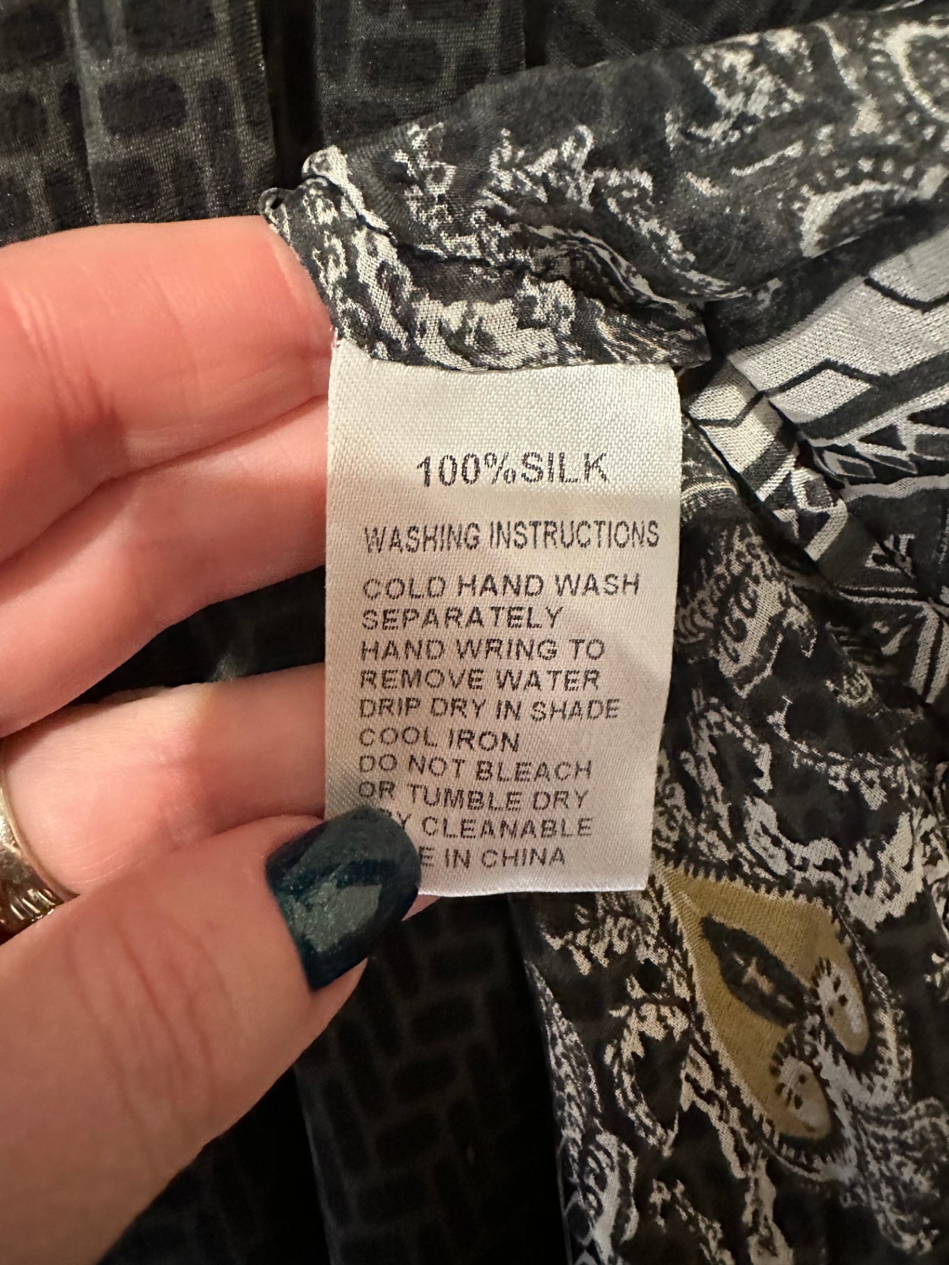 100% Silk Blouse - Size 16 - Black / White / Gold