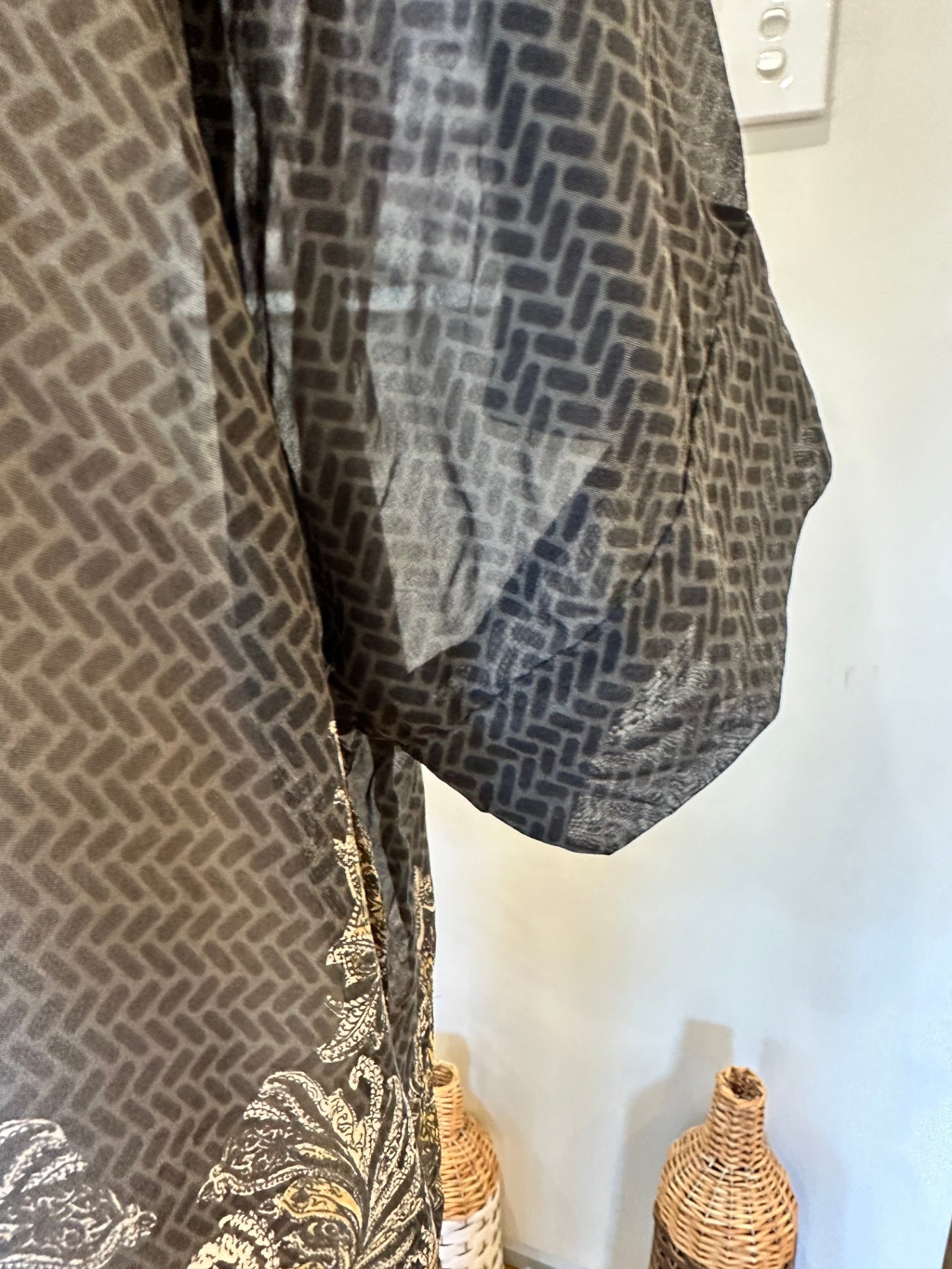 100% Silk Blouse - Size 16 - Black / White / Gold