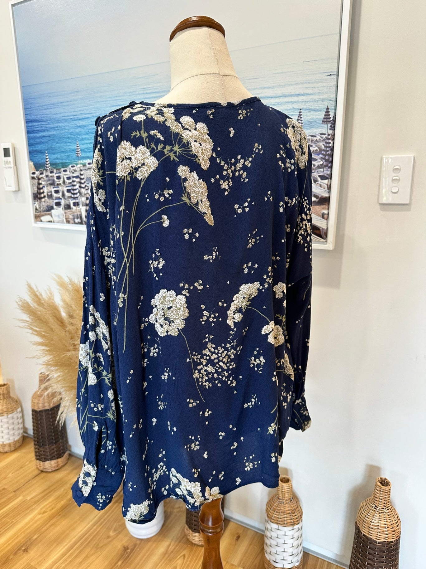 Emerge Blouse - Size 16 - Navy blue with cream floral pattern