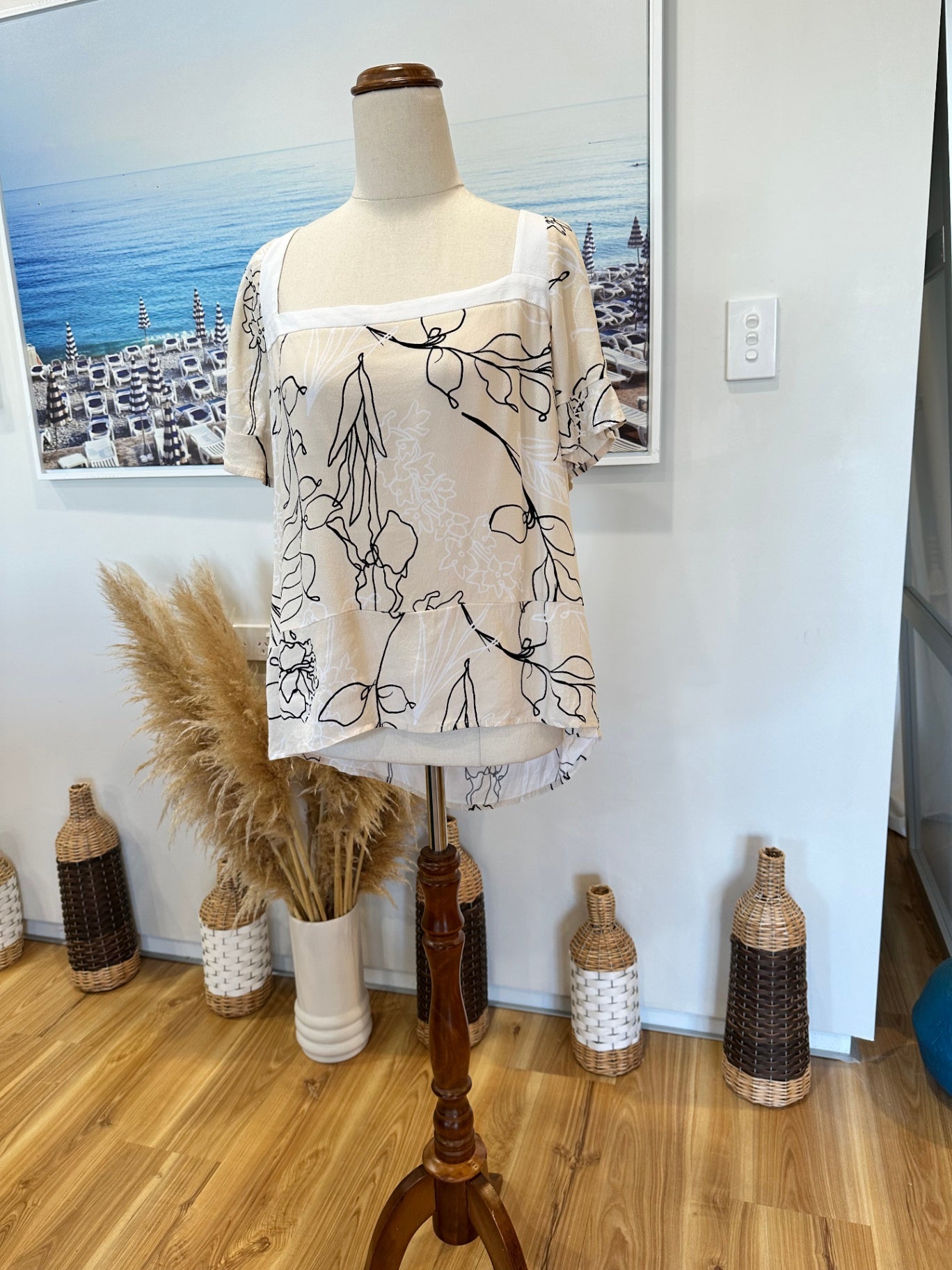 Guess - Blouse - Large - Cream with Floral print