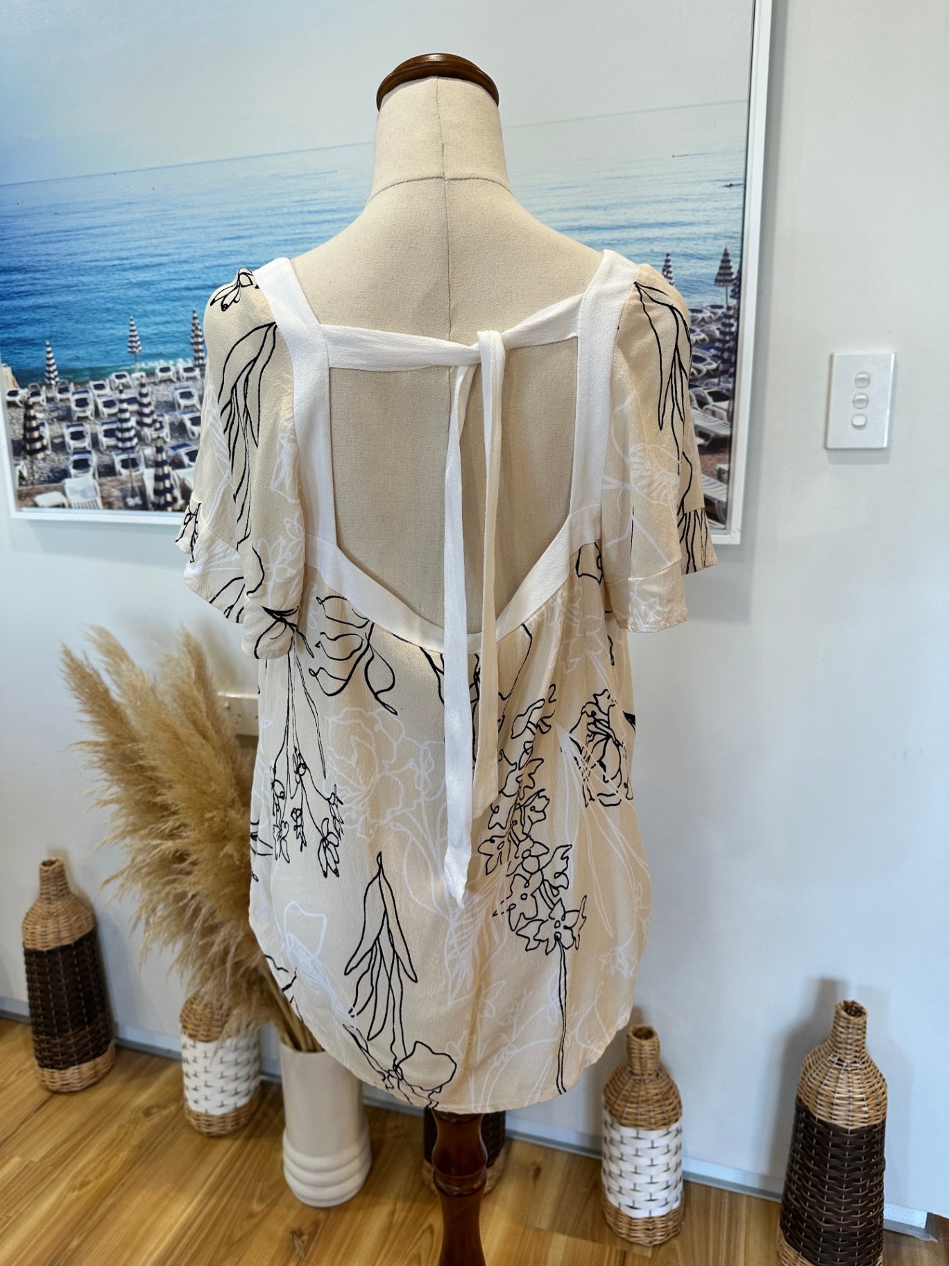 Guess - Blouse - Large - Cream with Floral print