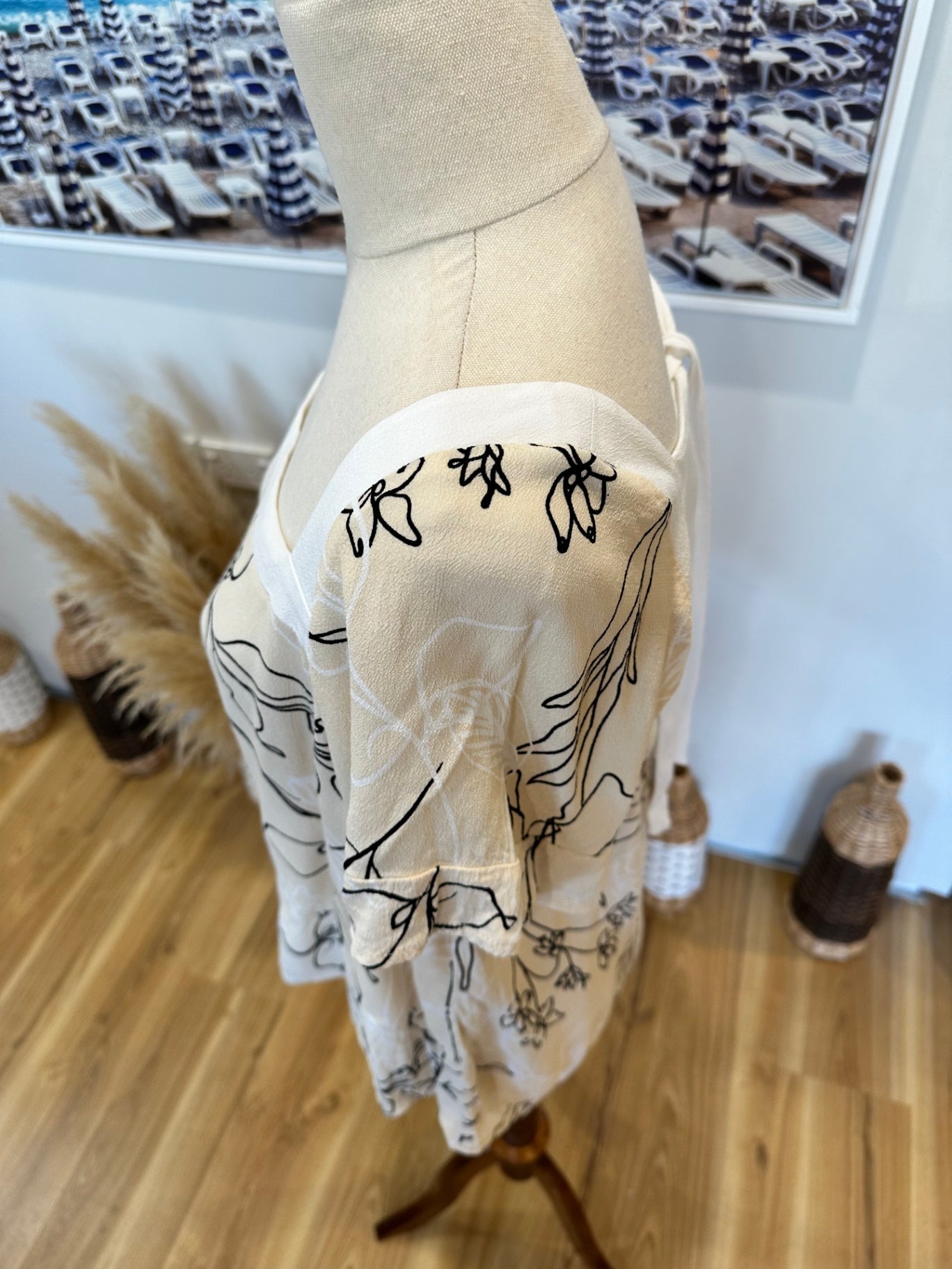 Guess - Blouse - Large - Cream with Floral print