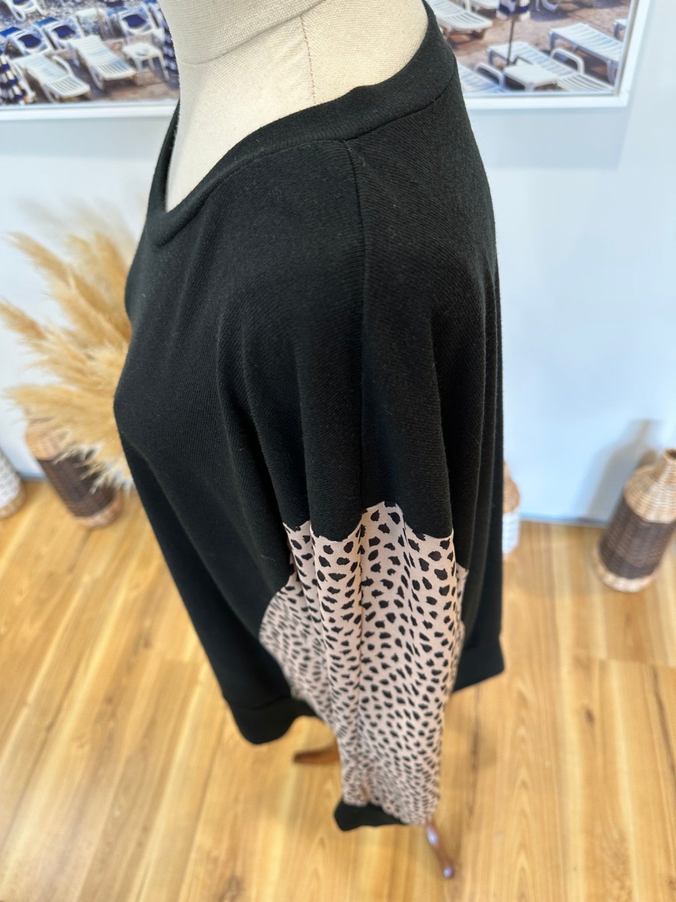 K&K Jumper - Extra Large - Black and beige with black spots