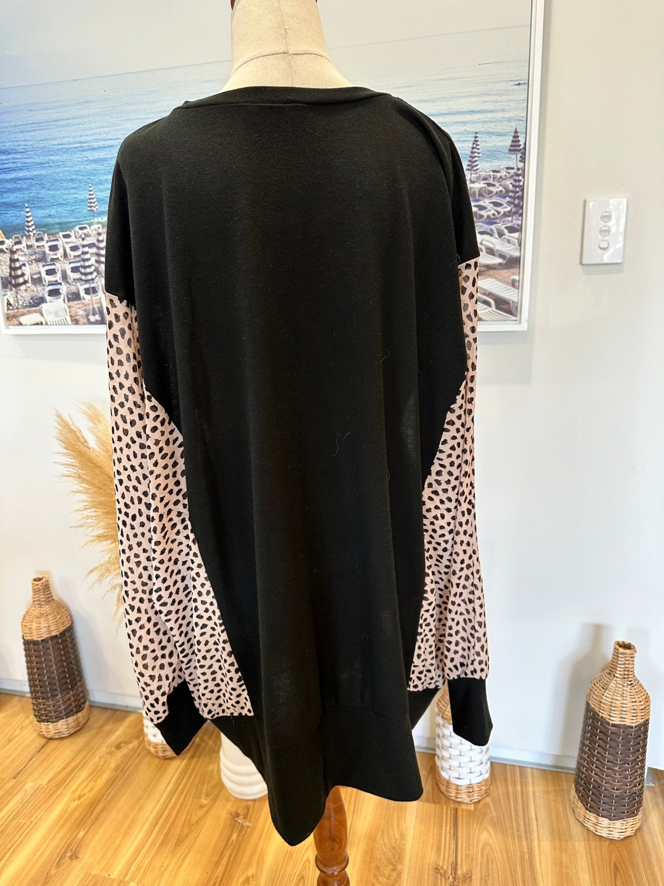 K&K Jumper - Extra Large - Black and beige with black spots