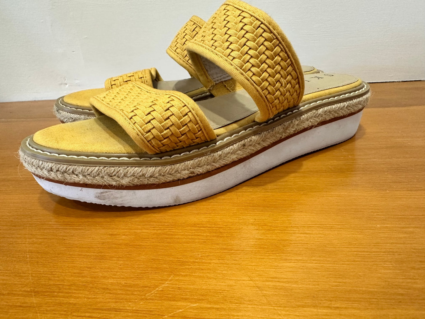 SKIN Footwear - Sandals - Size EU 41 - Yellow / Mustard