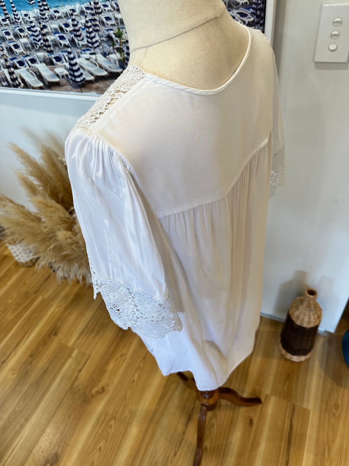 T-Shirt w Lace Feature - Size Small