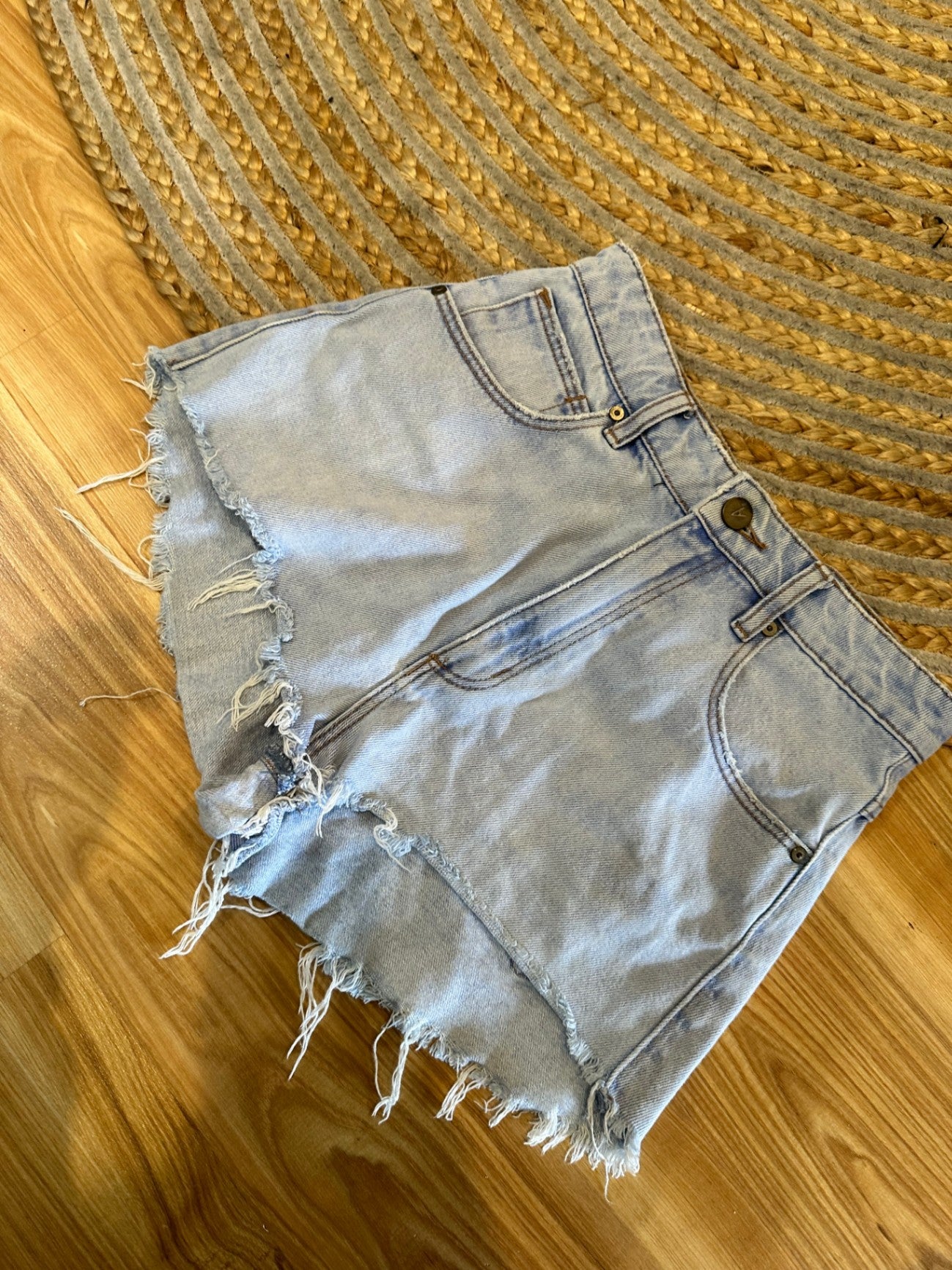 Abrand - Cropped Shorts - Size 8 - Light Blue