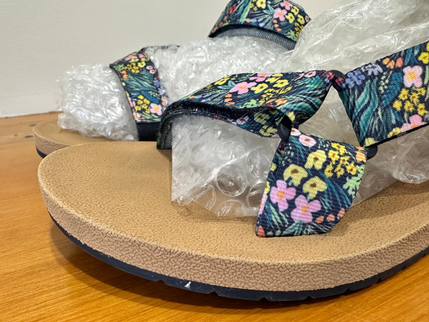 Keds Sandals - Size EU 39 - Rifle Paper Company - Beige with a floral strap pattern