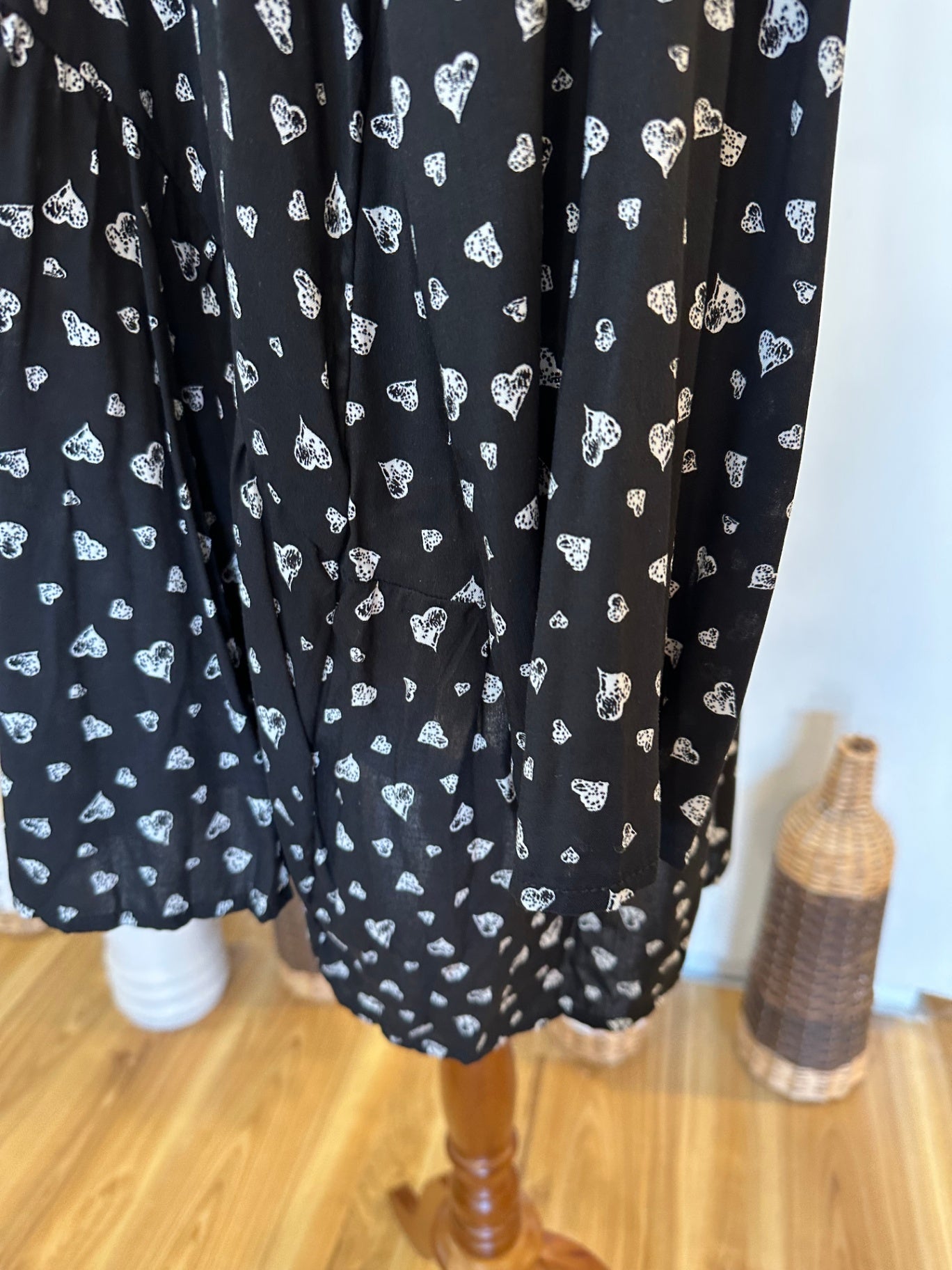 Threadz Blouse - Size 18 - Black and white w Hearts