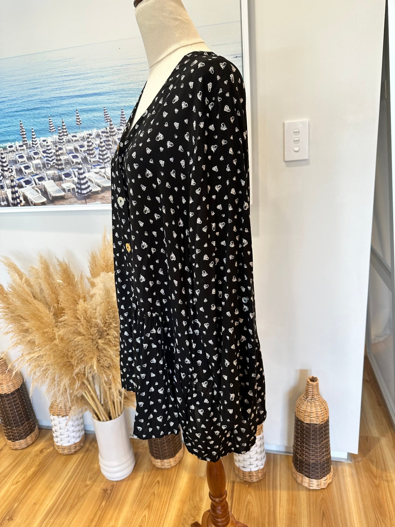 Threadz Blouse - Size 18 - Black and white w Hearts