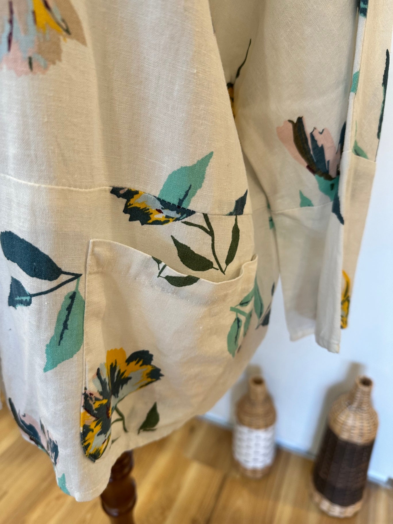 55% Linen - Blouse - Size 8 - Cream with multicolored floral pattern