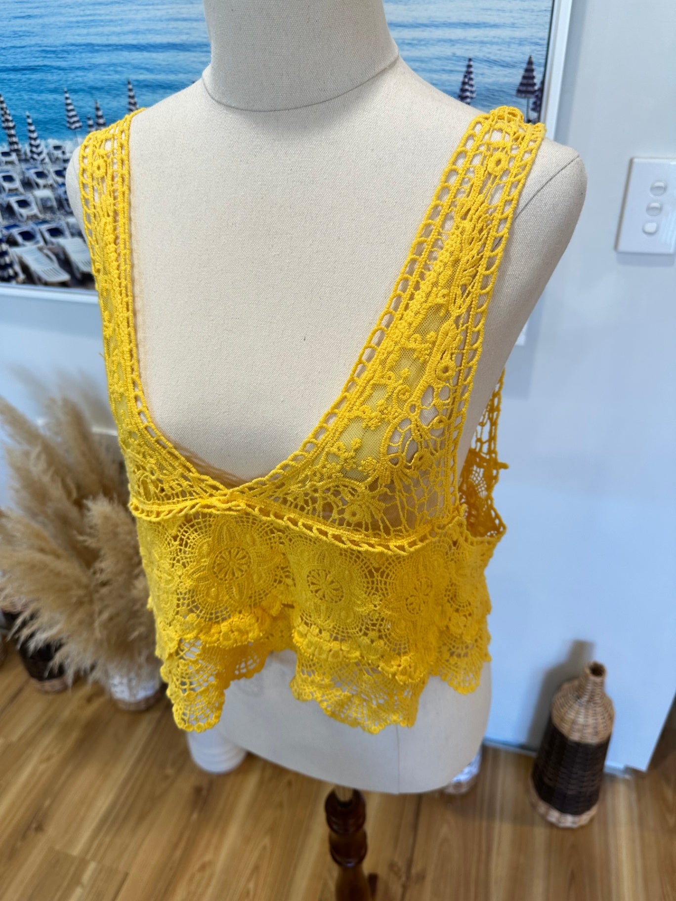 Glassons - Lace Crop Top - Size Medium - Yellow