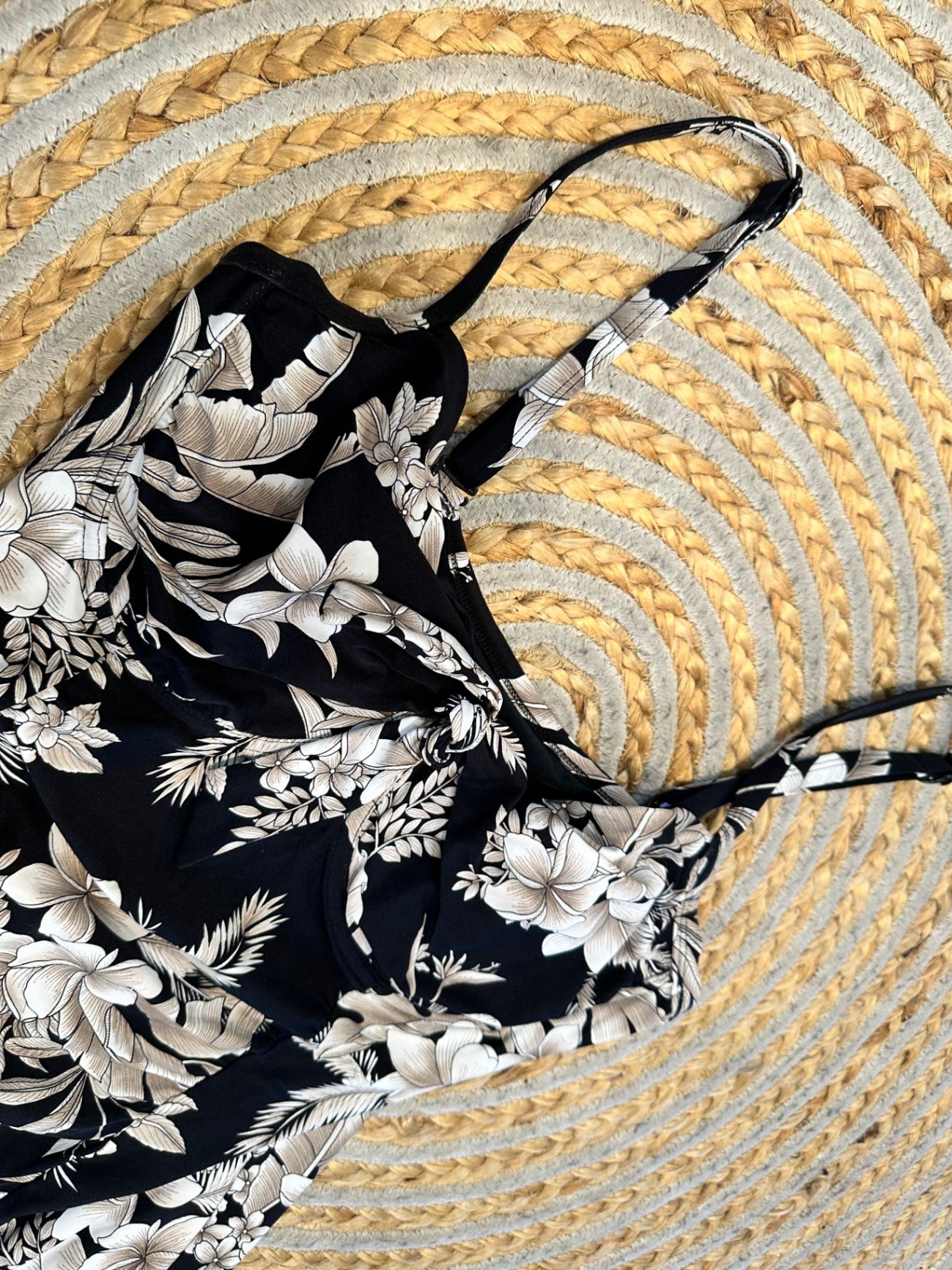 Seafolly - Swimsuit - Size 14 DD - Black and white