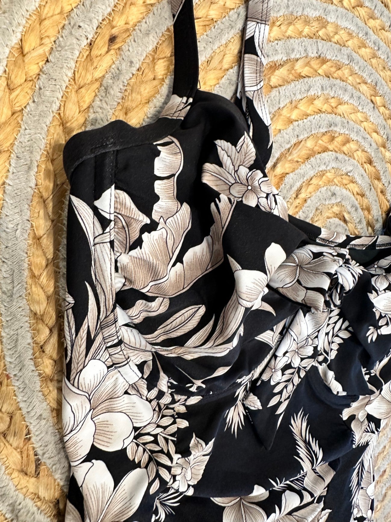 Seafolly - Swimsuit - Size 14 DD - Black and white