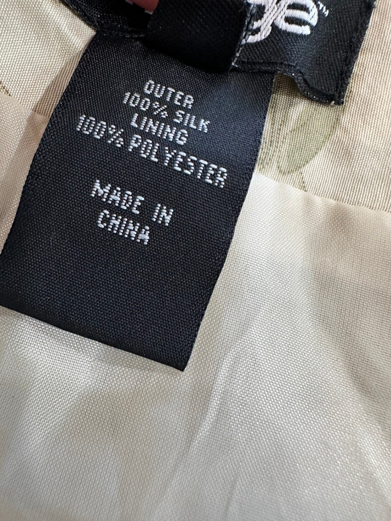 Emerge - 100% Silk - A-Line Skirt - Size 8 - Beige with floral pattern in muted tones