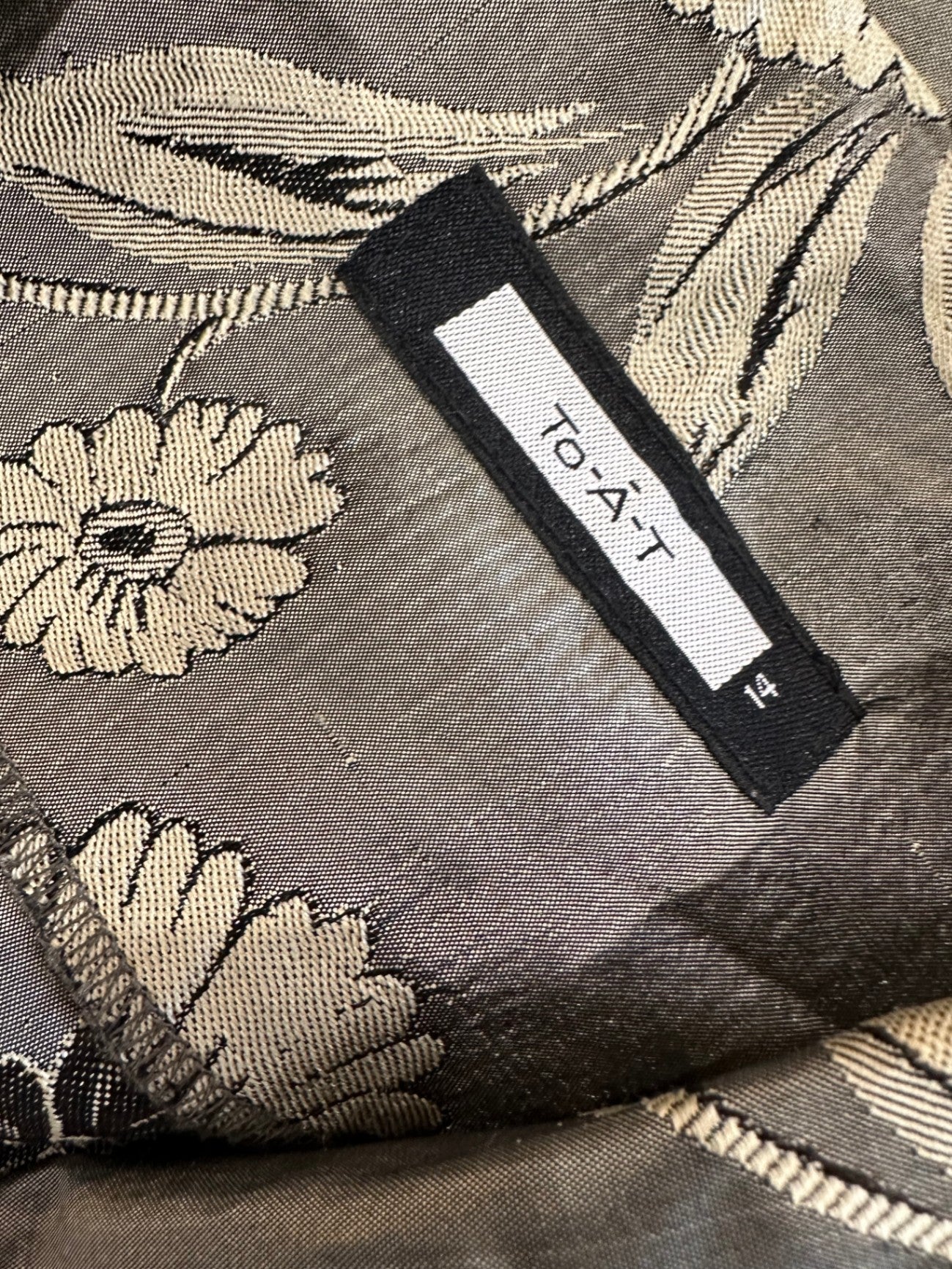 T.O.A.T - 100% Silk - Made in New Zealand - Blazer - Size 14 - Grey / Gold