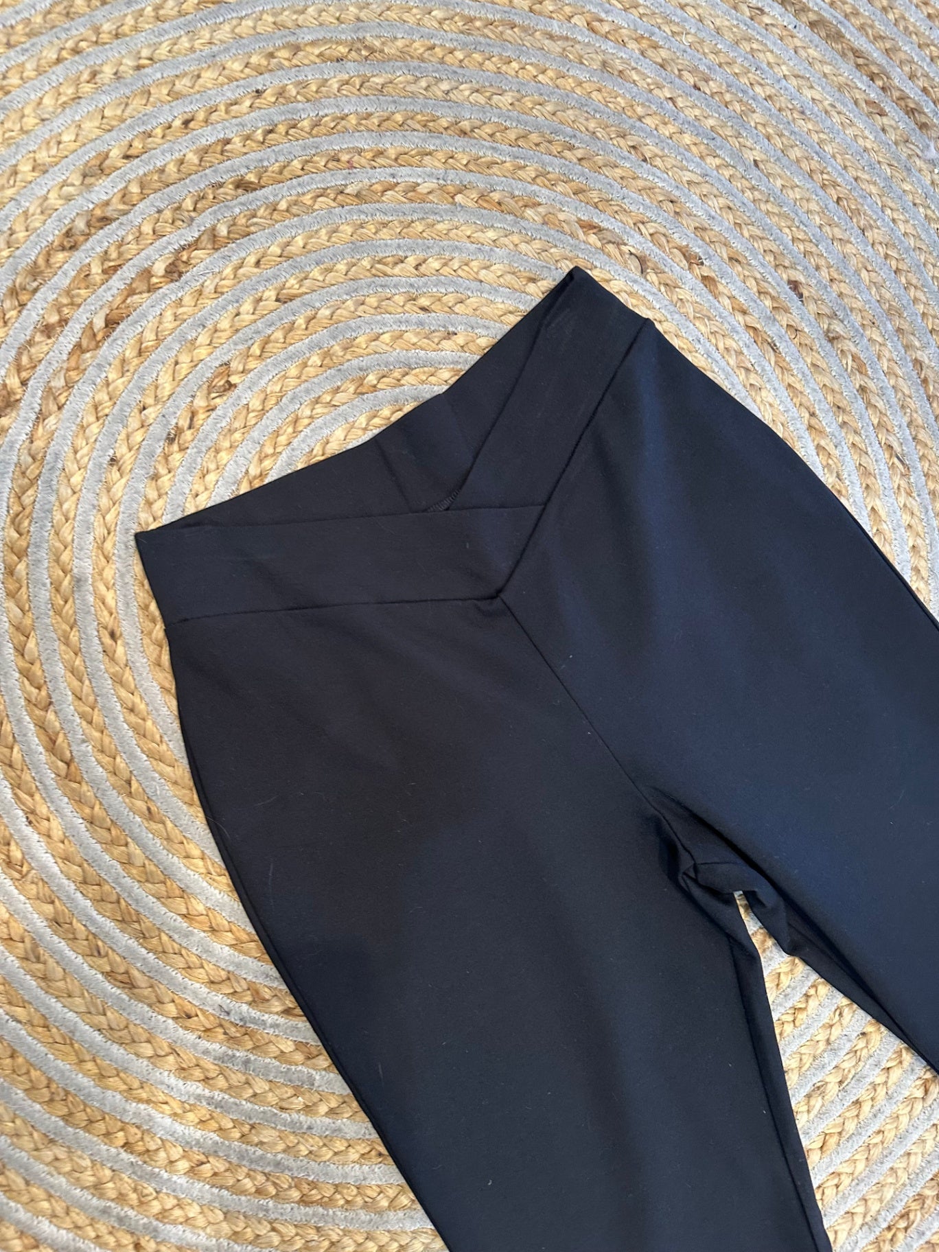 Glassons - Stretchy Black Pants w Bootleg - Size 16
