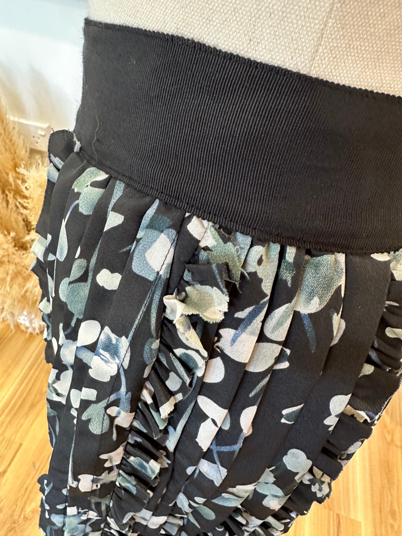 Portmans - Mini Skirt - Size 8 - Black w Pattern