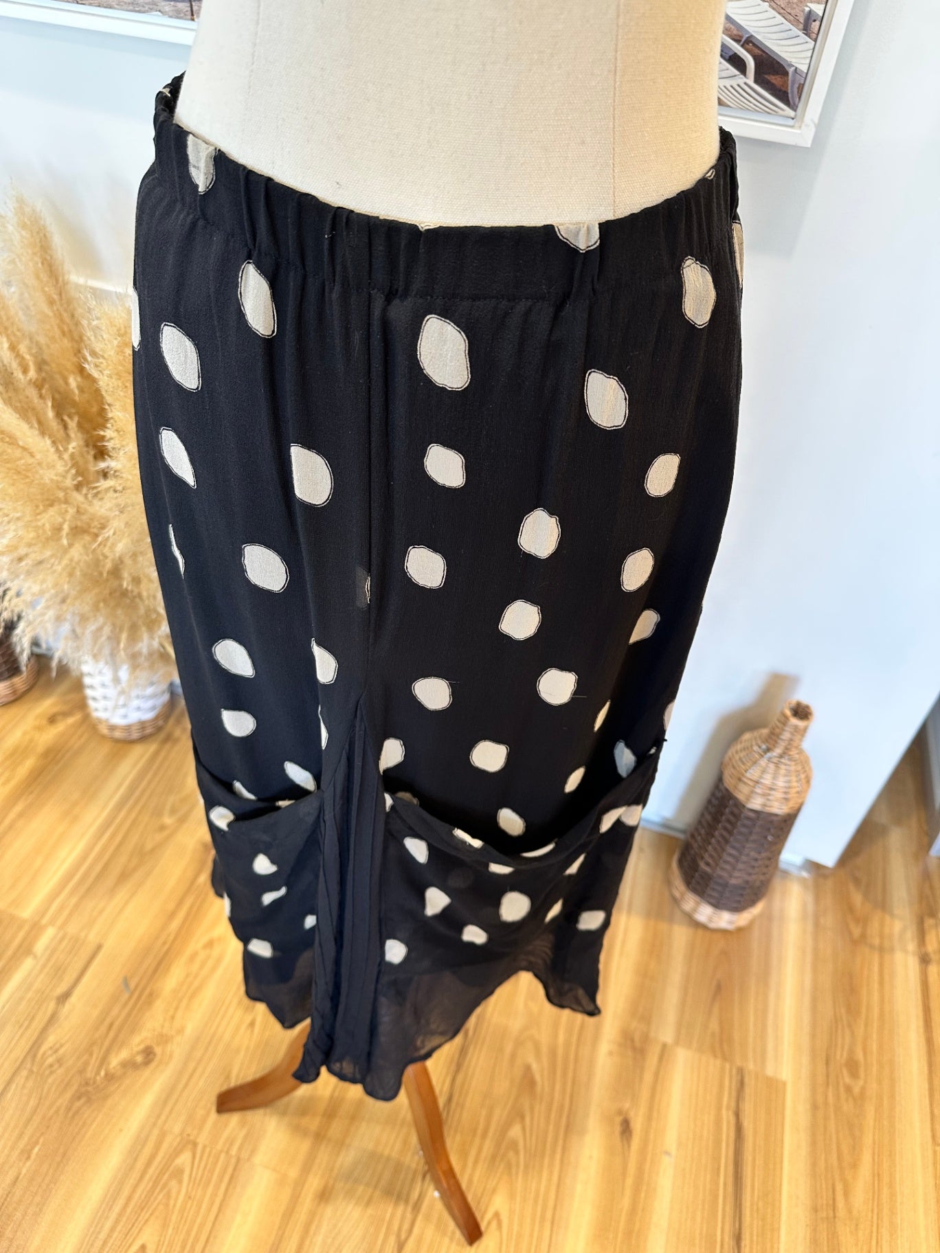 Verge - 100% Silk Skirt - Size 12 - Black and Beige