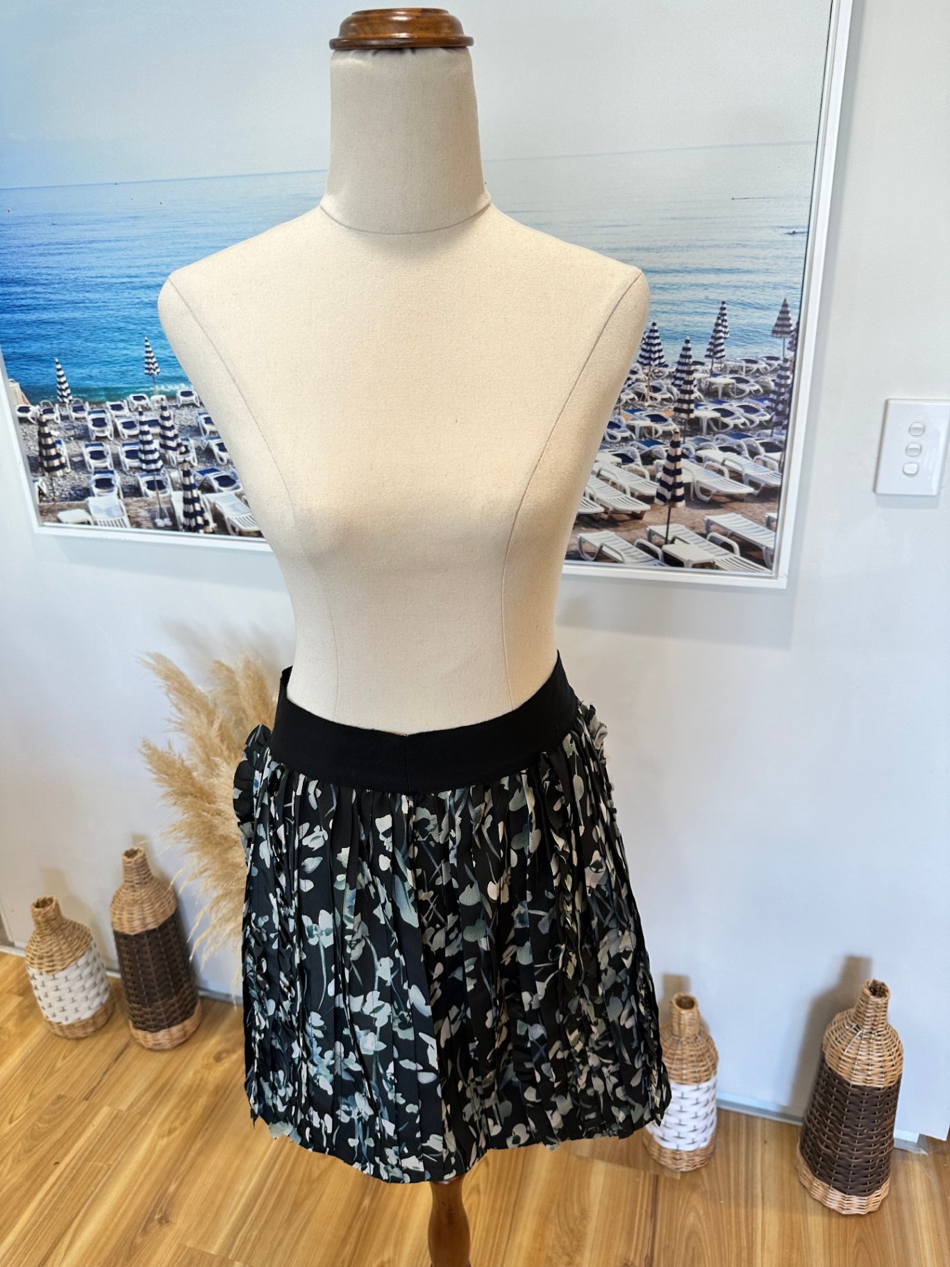 Portmans - Mini Skirt - Size 8 - Black w Pattern