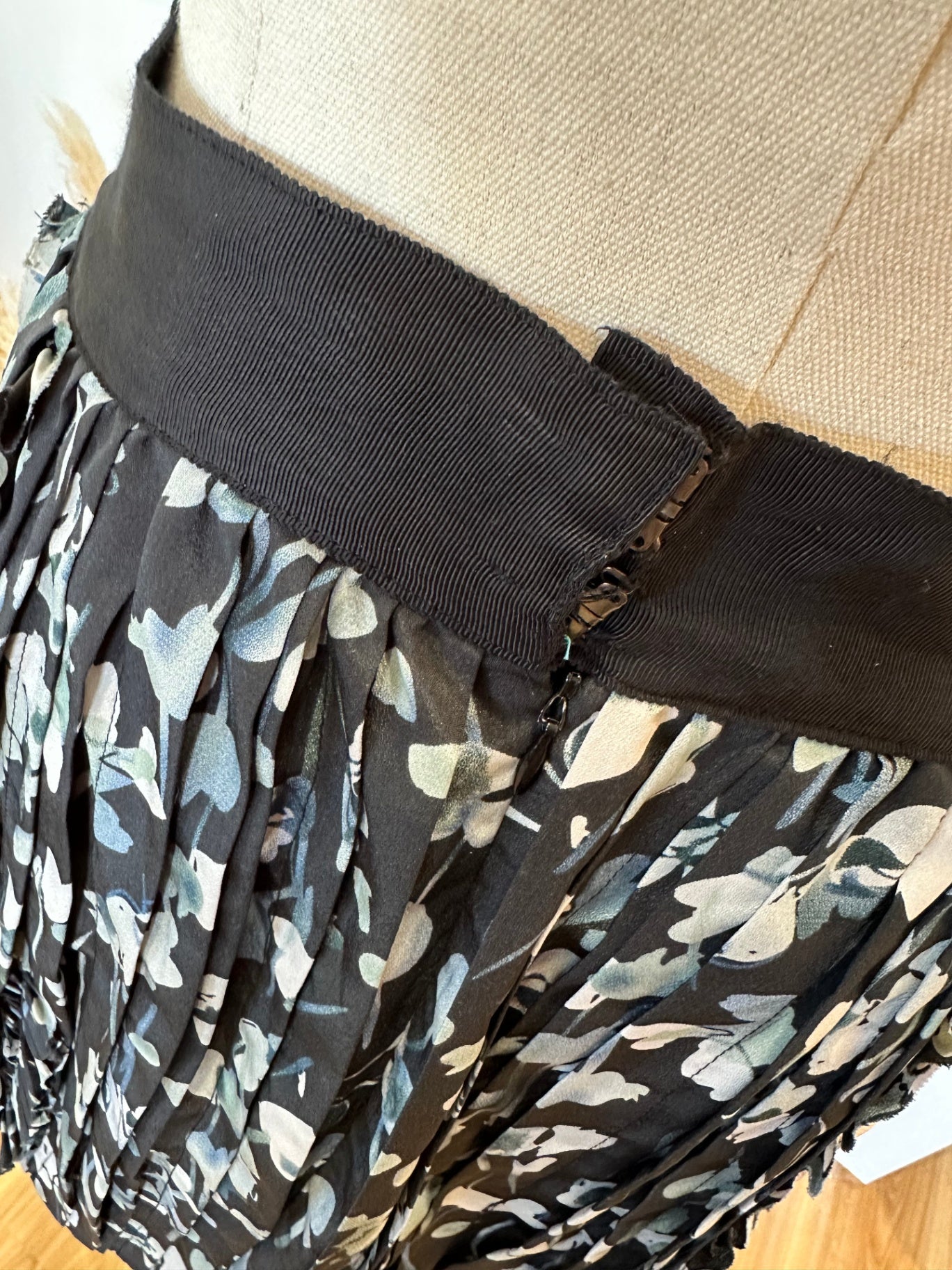 Portmans - Mini Skirt - Size 8 - Black w Pattern