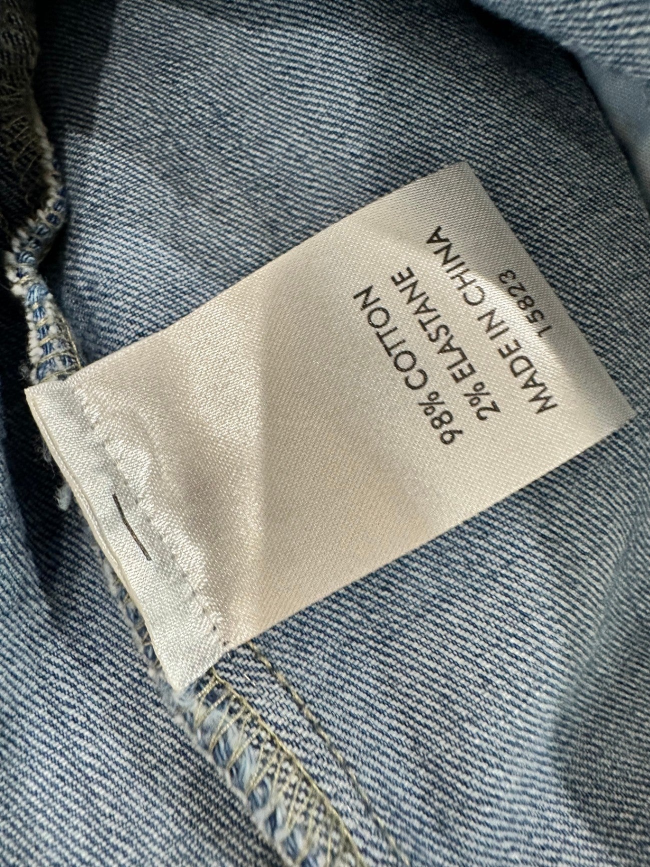 Grae Denim - Denim Jacket w Rose Embroidery - Medium