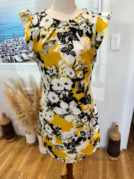 Paper Dolls - Shift Dress - Size 8 - Yellow / Black