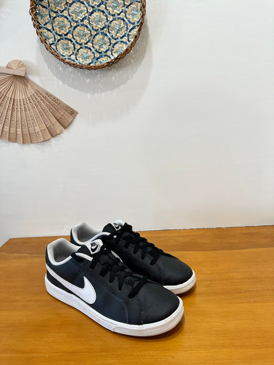 Nike - Court Royale Sneakers - Size EU 41 - Black and white